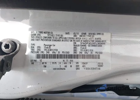 2015 Ford Focus S из США, поврежденный, VIN 1FADP3E2XFL303695